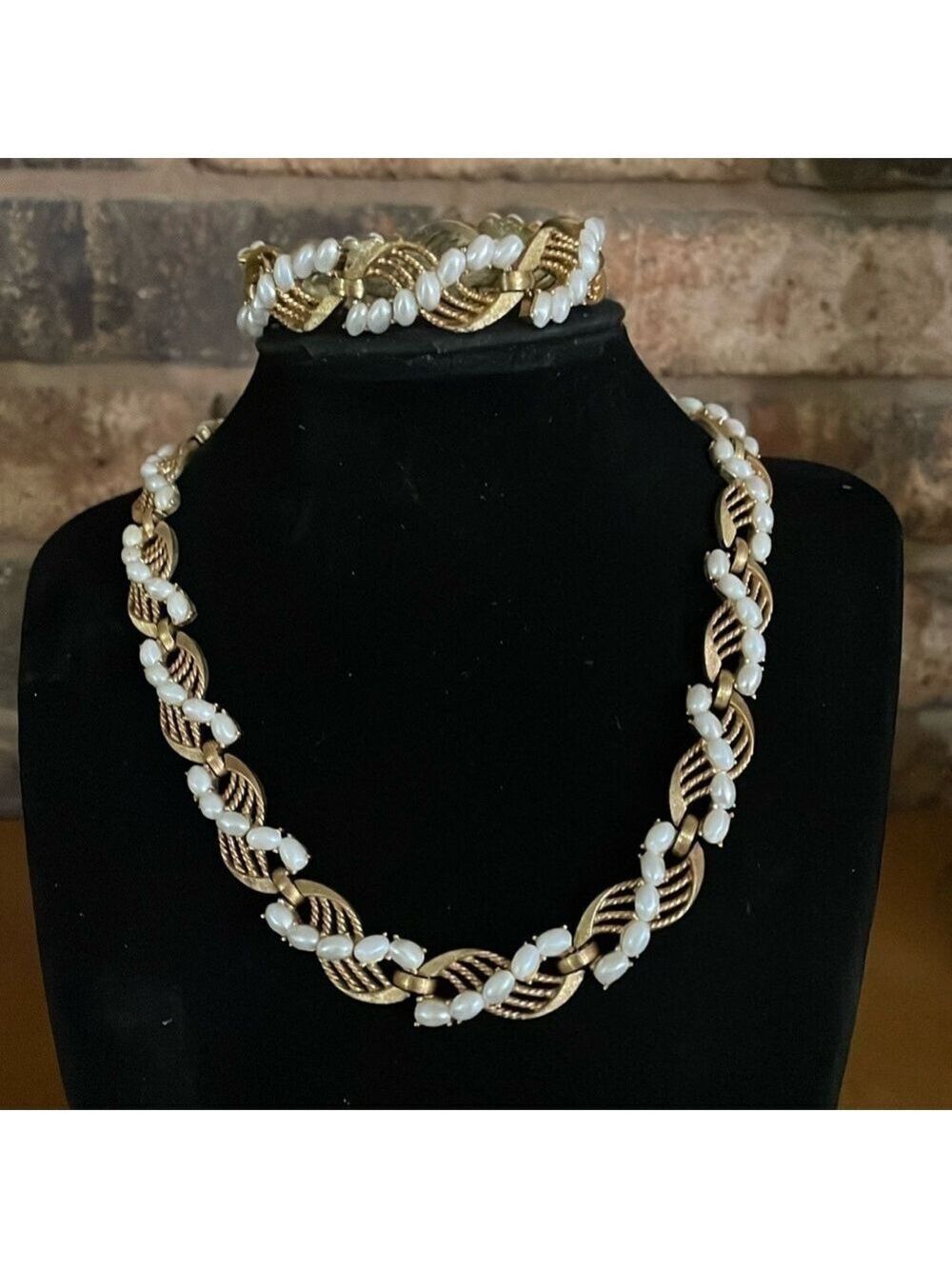 Crown Trifari Pearlized Resin Cabochon Bracelet matching Trifari Necklace